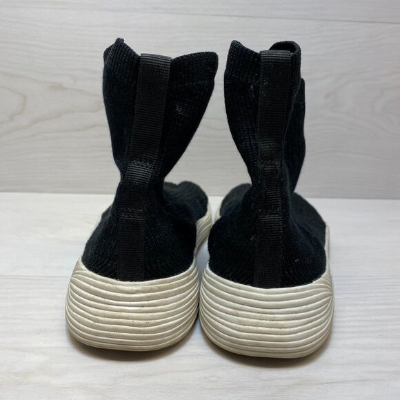ILYSM Vegan Tabi Sneaker Unisex M7/W8.5 Black White High Top Split Toe Pull On main image 9